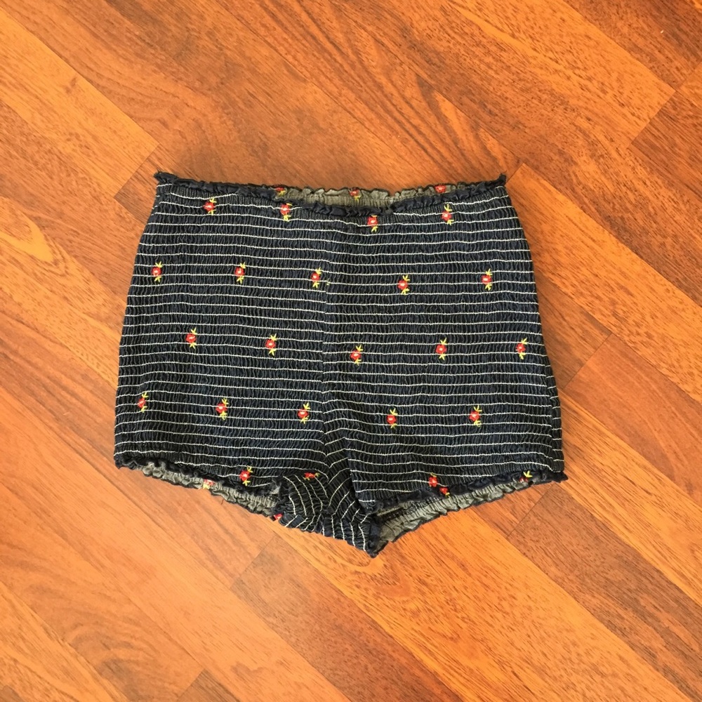 Sweet vintage all over ruching short shorts